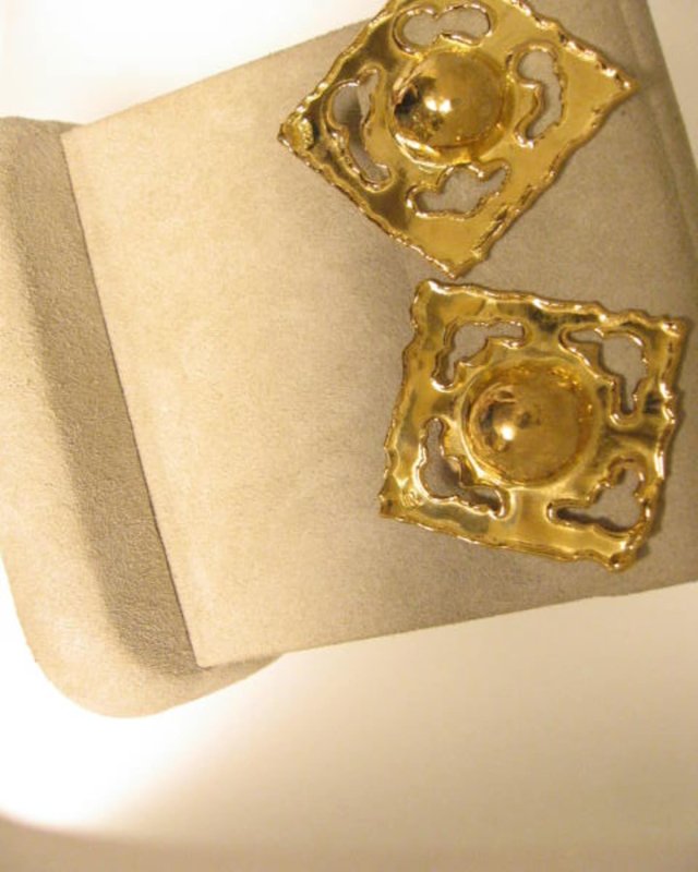 22KYG SQUARE DECOUPE EARRING